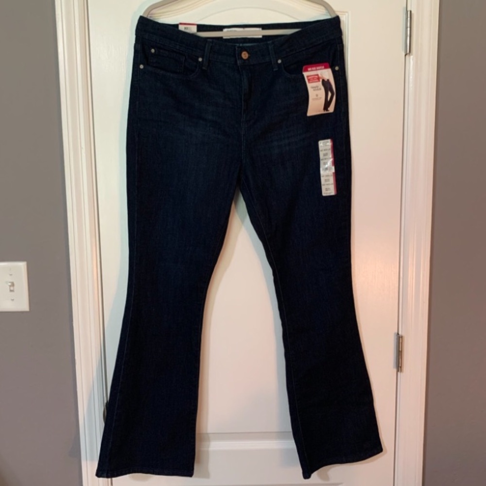 NWT Levi’s Mid Rise Bootcut Simply Stretch Jeans